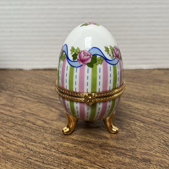 Genuine Porcelain Hand Painted Footed Egg Trinket/Jewelry Box - Picture 7 of 13